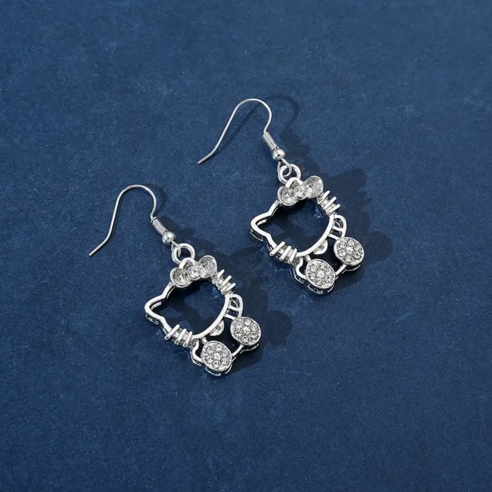 Hello Kitty Silver Cat Face Earrings - Picture 3 of 4